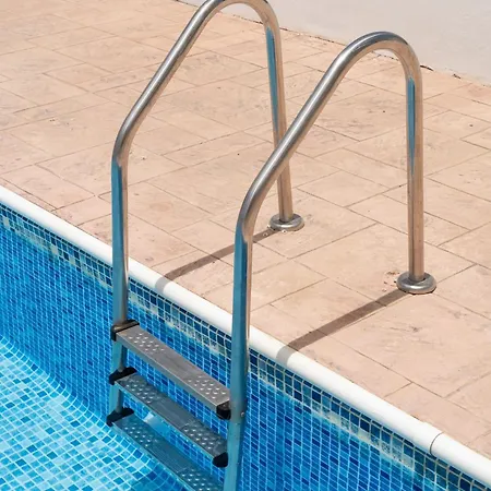 Blu Mackenzie 1 Bdr Flat With Pool