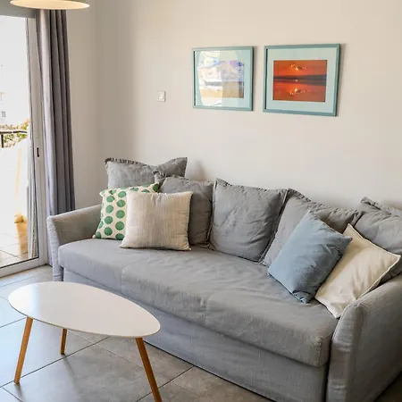 Blu Mackenzie 1 Bdr Flat With Pool Apartman