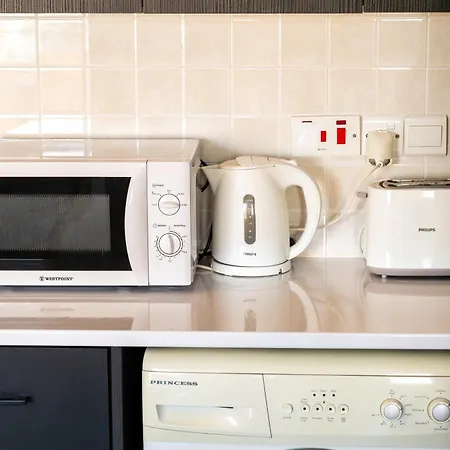 Blu Mackenzie 1 Bdr Flat With Pool