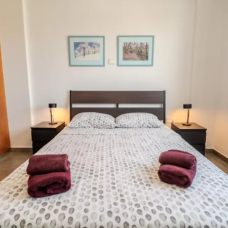 Blu Mackenzie 1 Bdr Flat With Pool *