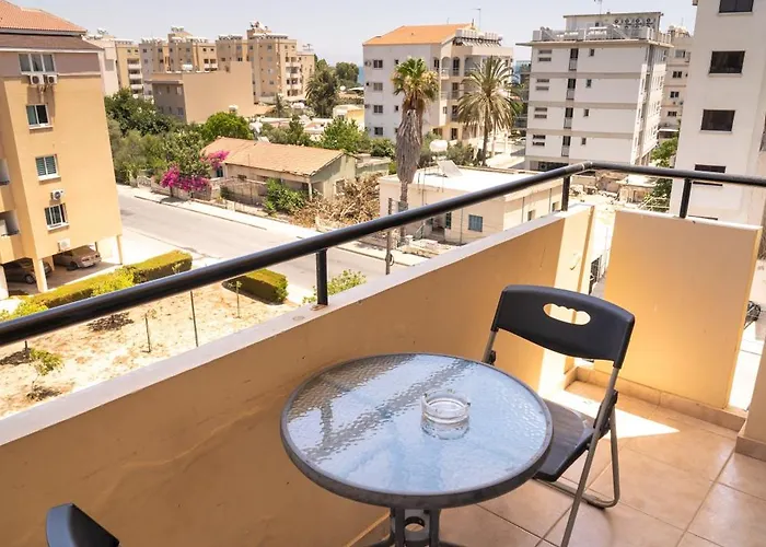 Blu Mackenzie 1 Bdr Flat With Pool Apartament Larnaca