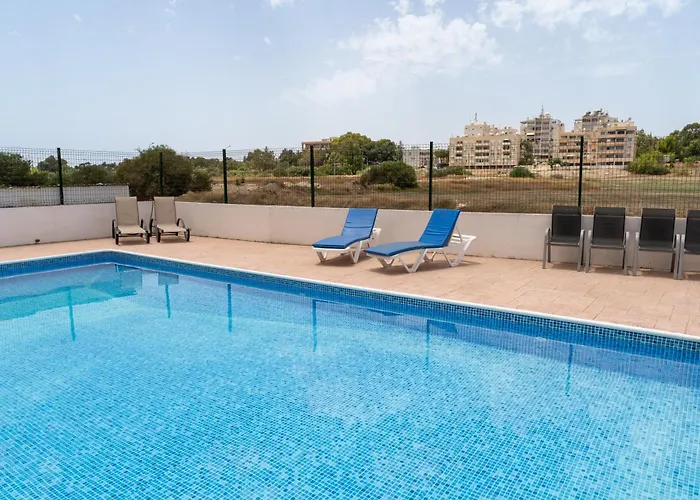 Blu Mackenzie 1 Bdr Flat With Pool