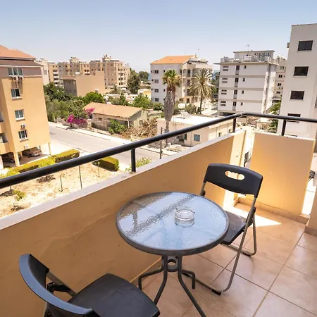 Blu Mackenzie 1 Bdr Flat With Pool Appartement Larnaca