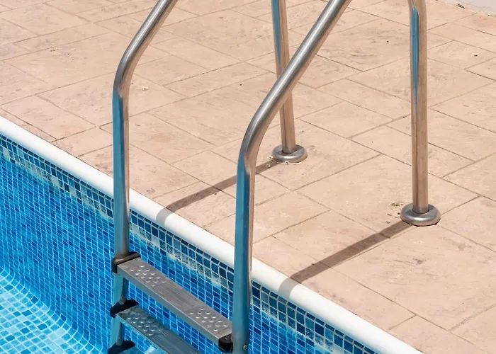 Blu Mackenzie 1 Bdr Flat With Pool