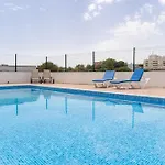Blu Mackenzie 1 Bdr Flat With Pool Λάρνακα