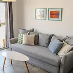 Blu Mackenzie 1 Bdr Flat With Pool Διαμέρισμα